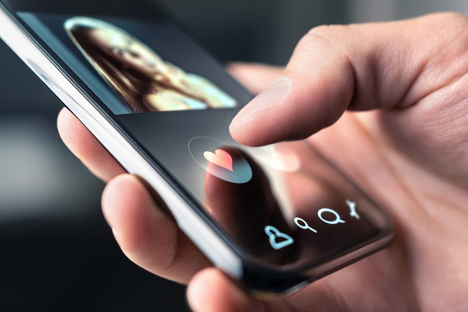 How To Find People on Tinder - With Help from GladIKnow
